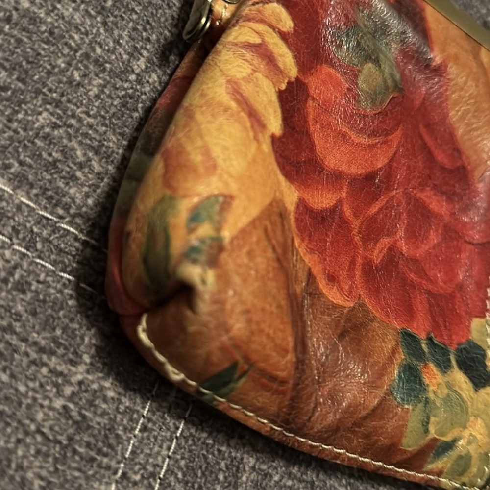 Patricia Nash Floral Leather Kisslock Medium Clutch in Red and Green EUC - Picture 6 of 8